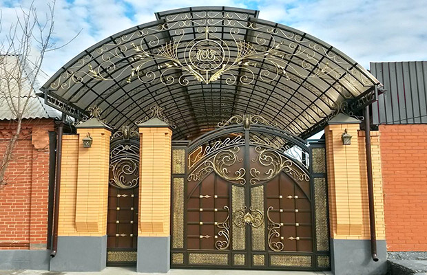 Купить или заказать ворота для дома с навесом - стильные и надежные решения для вашего участка в чернушке от 43077 руб | ВоротМастер-Чрш